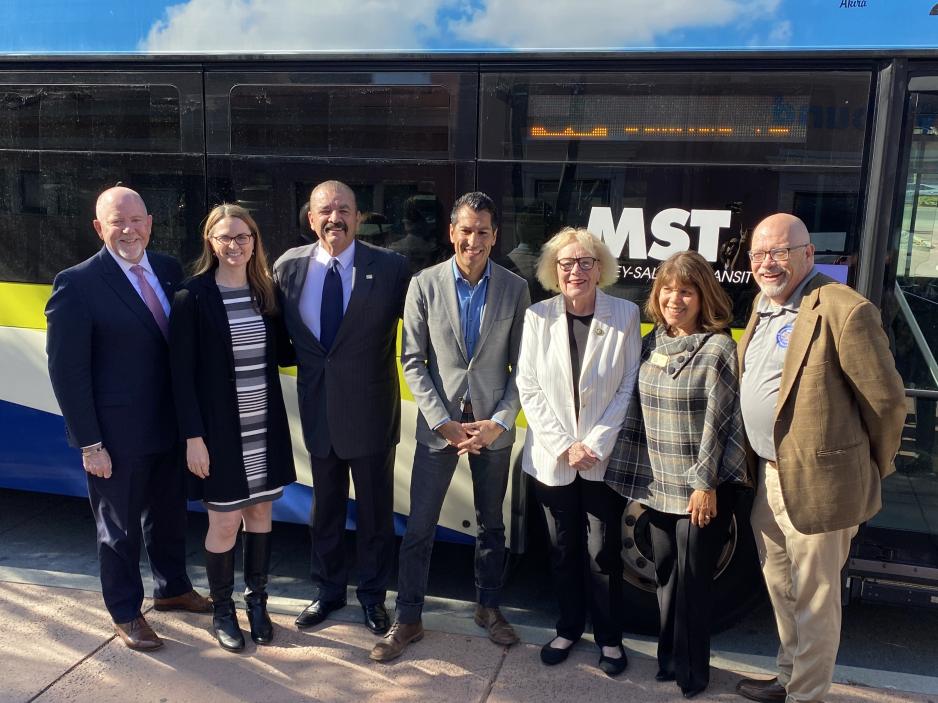 Public Transit Connection Between Gilroy and Salinas VTA